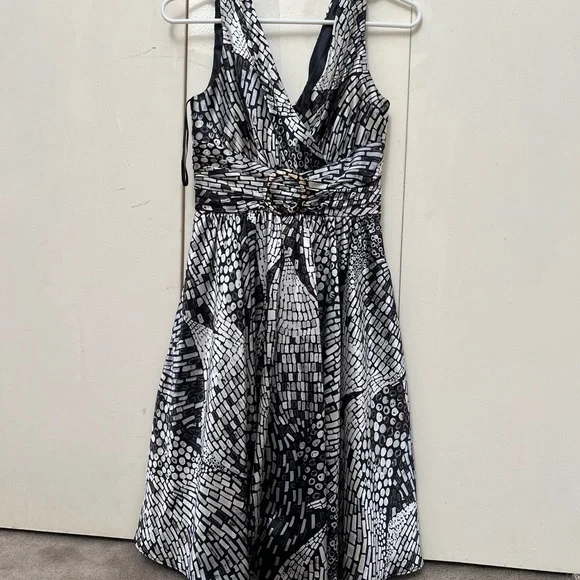 White House Black Market | Dresses | White House Black Market Black And  White Sleeveless Midi Dress | Poshmark
